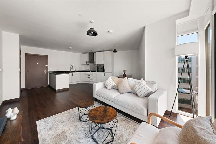 1 Bedroom Flat For Sale In Gramophone Lane, Hayes, UB3