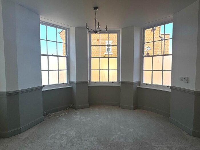 1 Bedroom Apartment For Sale In Cricklade Street, Swindon, SN1