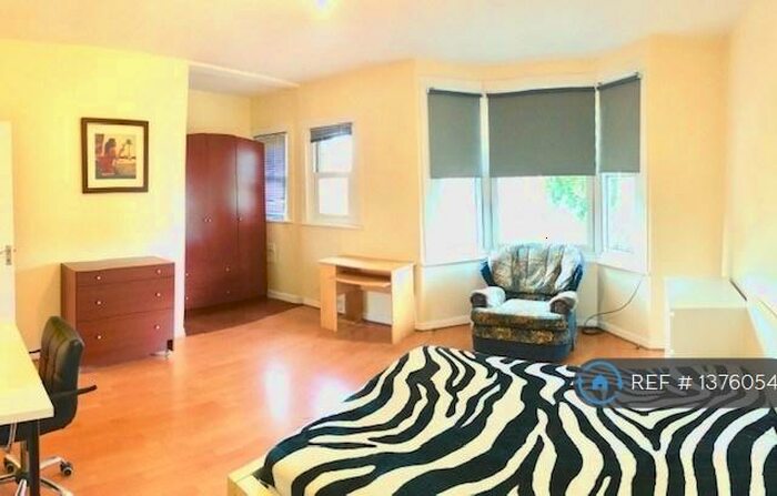 2 Bedroom Maisonette To Rent In Atlas Gardens, London, SE7