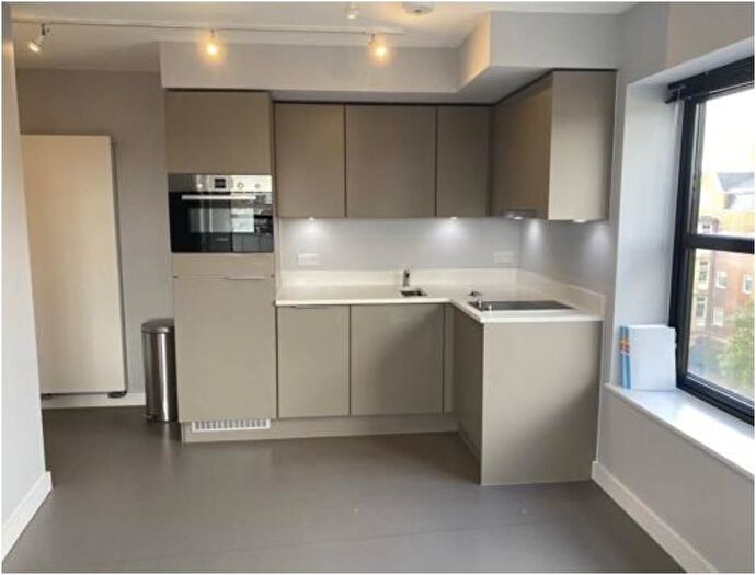 1 Bedroom Flat To Rent In High Road, London, N12