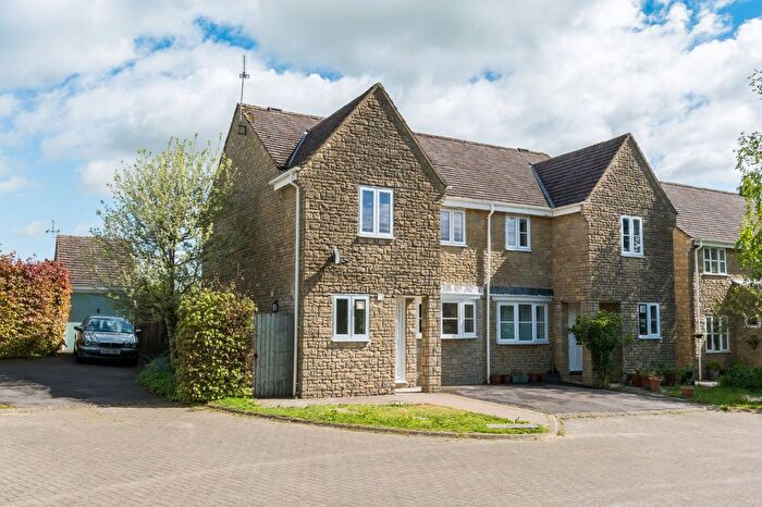 3 Bedroom Semi-Detached House To Rent In Ryland Close, Tetbury, GL8