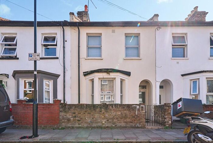 3 Bedroom Terraced House For Sale In Chesterton Road, London, E13
