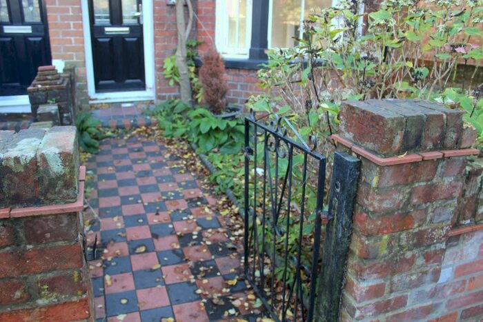 2 Bedroom End Of Terrace House To Rent In Coronation Villas, Aylesbury, Buckinghamshire, HP21