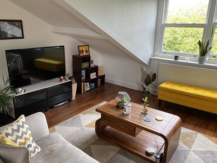 2 Bedroom House To Rent In Aigburth Drive, L17