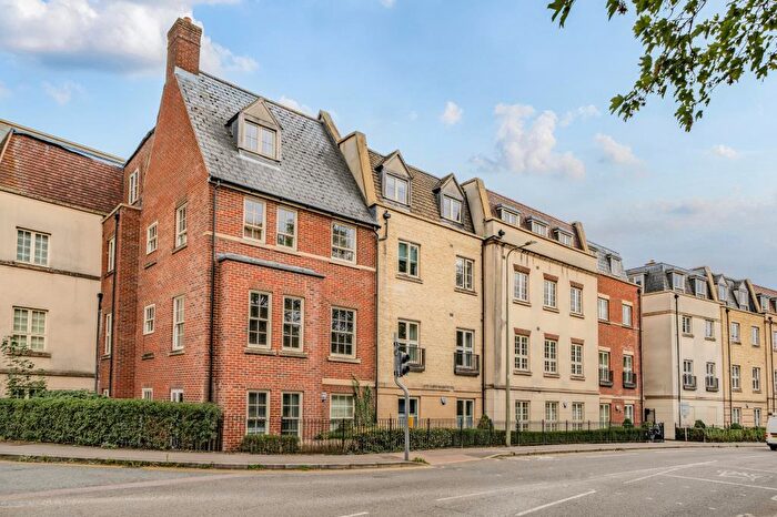 1 Bedroom Flat To Rent In Woodford Way, Witney, OX28