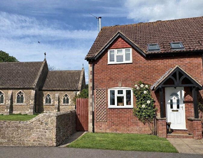 3 Bedroom Semi-Detached House For Sale In Chestnut Drive, Bulkington, SN10