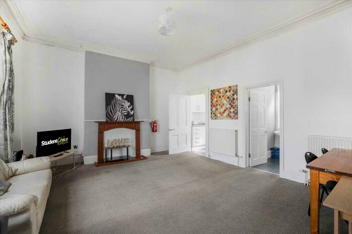 3 Bedroom Apartment To Rent In North Hill, Plymouth, PL4