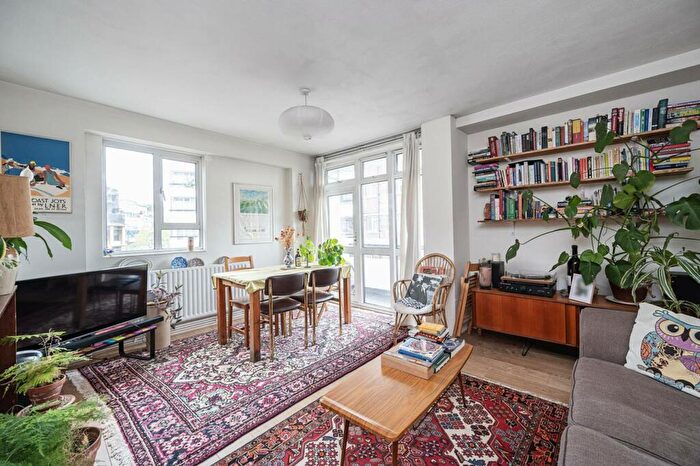 2 Bedroom Flat To Rent In Parmoor Court, Clerkenwell, London, EC1V