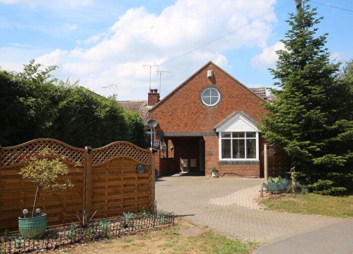 5 Bedroom Semi-Detached House For Sale In Dunstable Road, Tilsworth. Bedfordshire, LU7