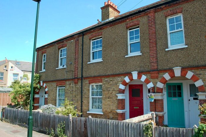 1 Bedroom Maisonette To Rent In Beards Hill, Hampton, TW12