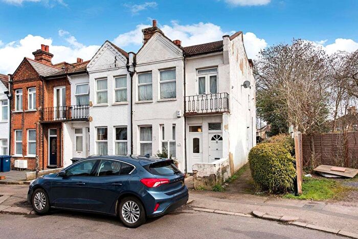 2 Bedroom Flat For Sale In Welbeck Road, Barnet, EN4