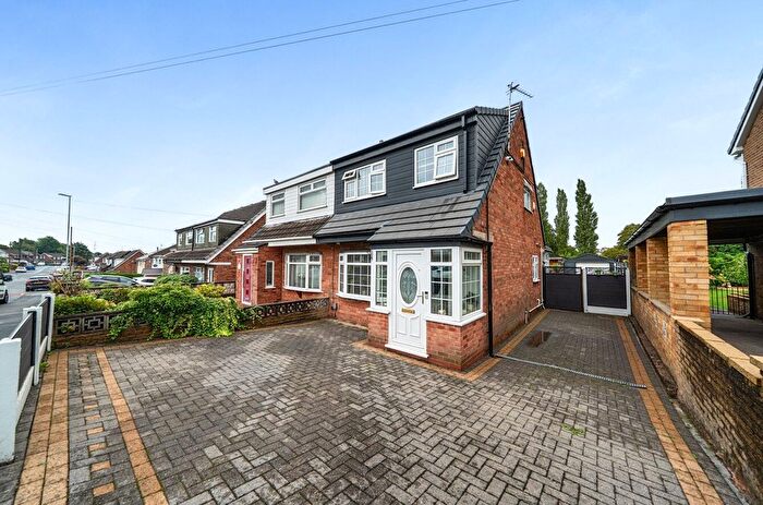 3 Bedroom Semi-Detached House For Sale In Hereford Way, Middleton, Manchester, M24