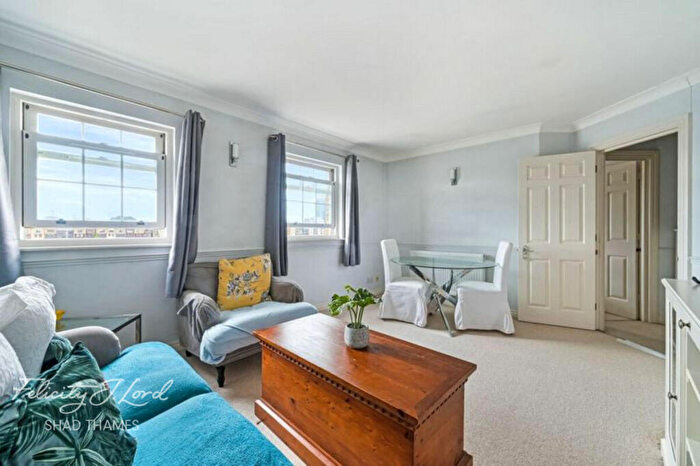 2 Bedroom Flat For Sale In Edward Square, Rotherhithe Street, London, SE16