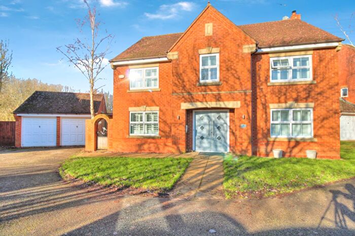 4 Bedroom Detached House For Sale In Brindles Close, Buckingham, MK18