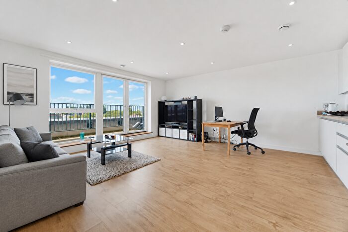 2 Bedroom Flat For Sale In Palmer Court, Pitcher Lane, Ashford, TW15