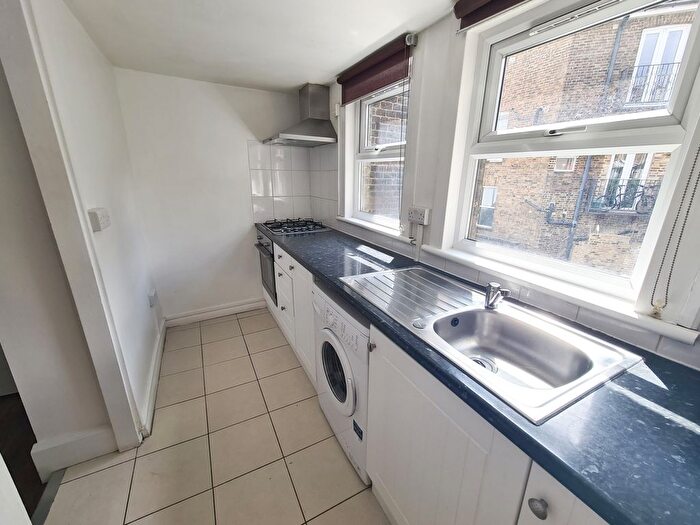 2 Bedroom Flat To Rent In Westow Hill, Crystal Palace, Norwood, Sb, Uk, SE19