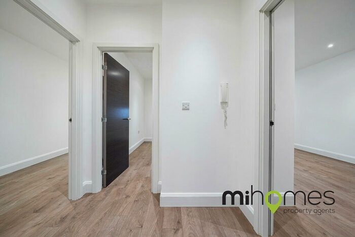 2 Bedroom Apartment To Rent In Key Point, Potters Bar, EN6