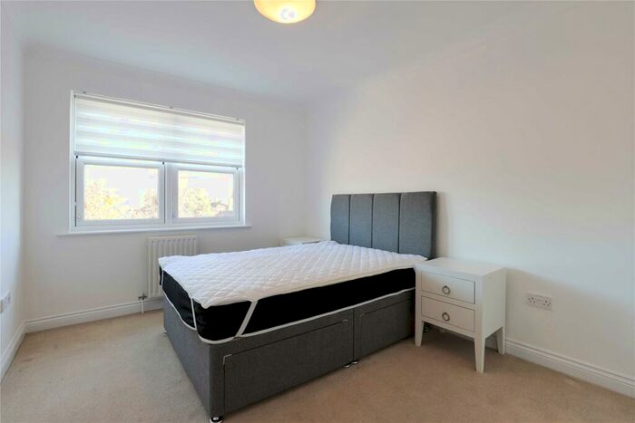 2 Bedroom Apartment To Rent In Blenheim Court, London Street, Reading, Berkshire, RG1