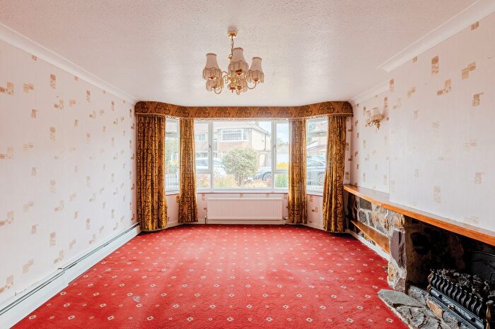 3 Bedroom Semi-Detached House For Sale In Woodside Road, Downend, BS16