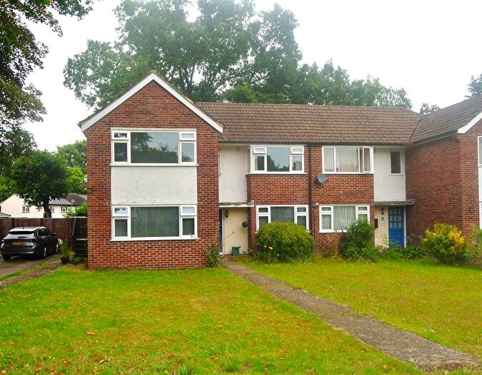 2 Bedroom Maisonette To Rent In Hartland Road, Addlestone, KT15