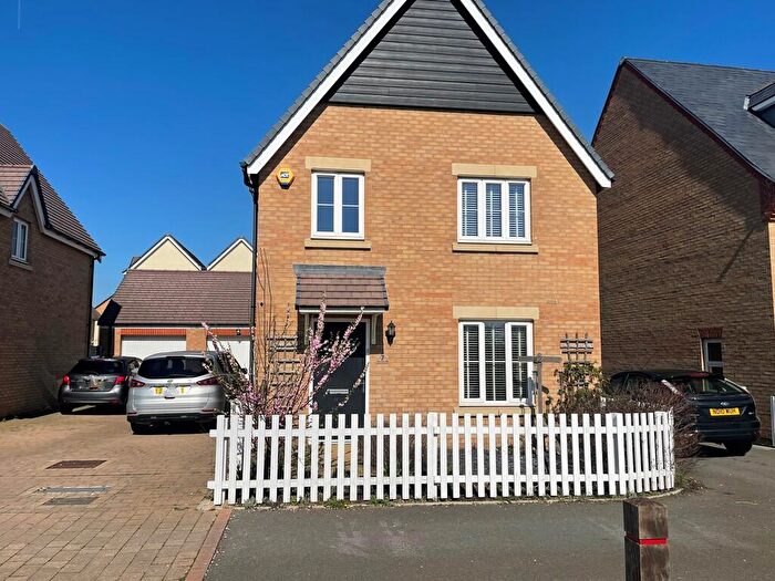 4 Bedroom Detached House For Sale In Arnold Rise, Biggleswade, SG18