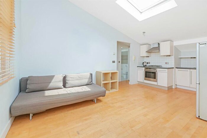 1 Bedroom Apartment To Rent In Shawbury Road, London, SE22