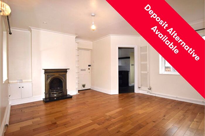 2 Bedroom Maisonette To Rent In Roe Lane, Kingsbury, London, NW9