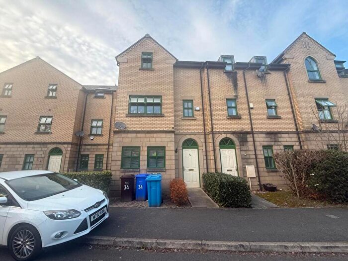 5 Bedroom Property To Rent In Schuster Road, Victoria Park, £pppw, M14