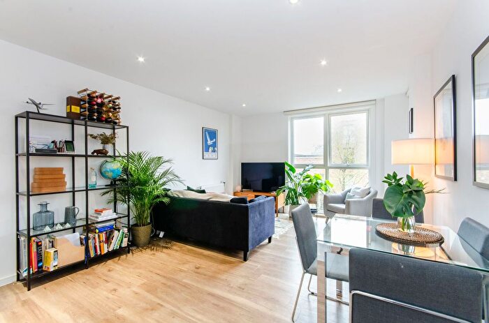 1 Bedroom Flat For Sale In Hanbury Road, Acton, London, W3