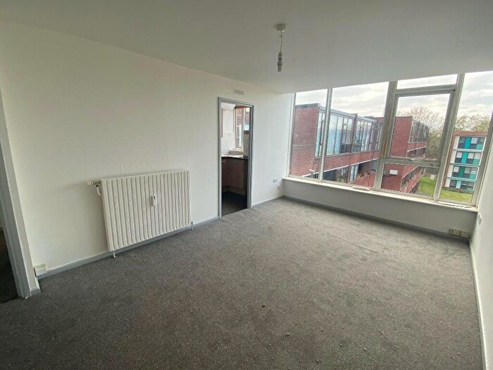 3 Bedroom Flat To Rent In Pytchley House, Browns Green, Birmingham, B20