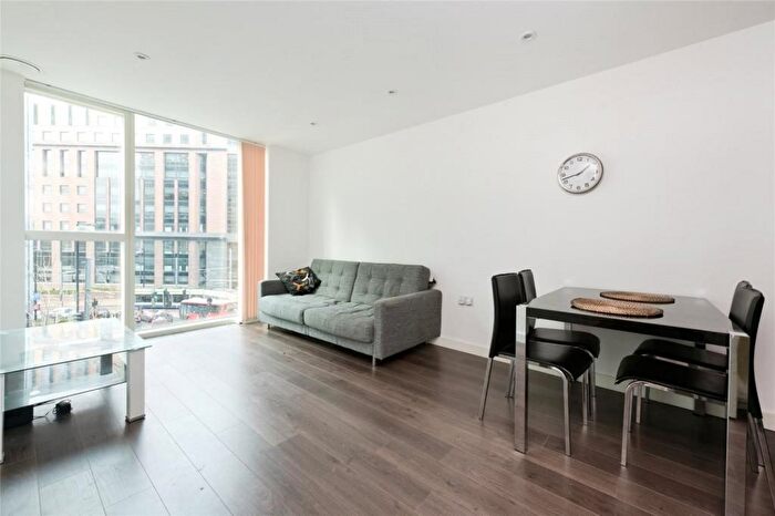 2 Bedroom Flat To Rent In Tennyson Apartments, Croydon, CR0