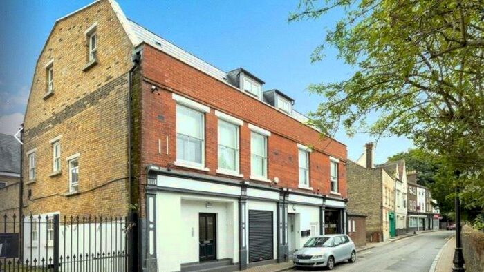 2 Bedroom Flat To Rent In High Street, St. Mary Cray, Orpington, BR5