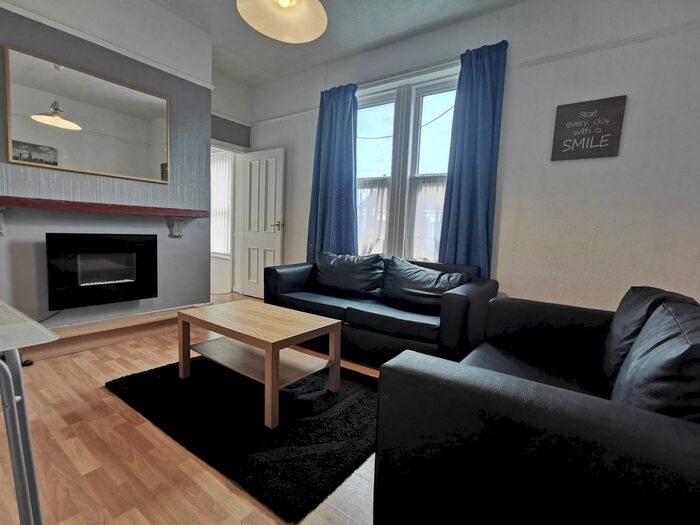 3 Bedroom Maisonette To Rent In Wingrove Avenue, Fenham, Newcastle Upon Tyne NE4