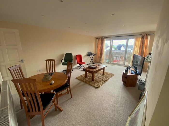 3 Bedroom Maisonette To Rent In Deane Drive, Taunton, TA1