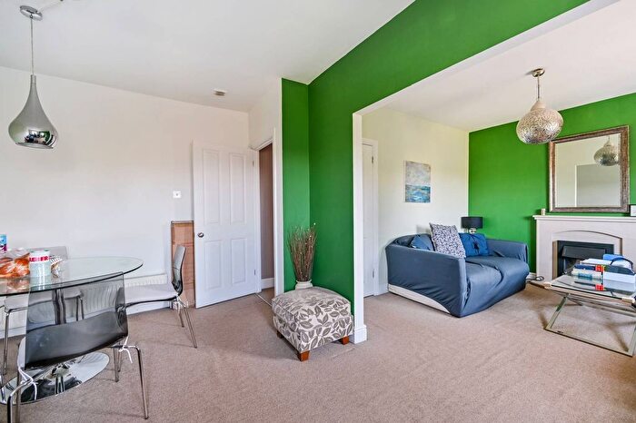 2 Bedroom Flat To Rent In Sion Road, St Margarets, Twickenham, TW1