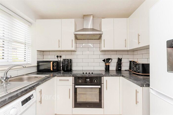 2 Bedroom Flat For Sale In Hardwick Crescent, Dartford, Kent, DA2