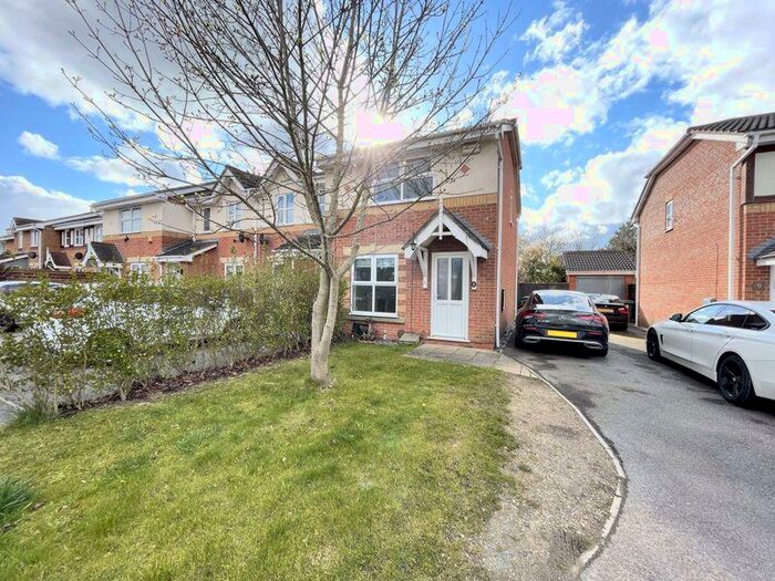 3 Bedroom Terraced House To Rent In Buckingham Grove, Scartho Top, DN33