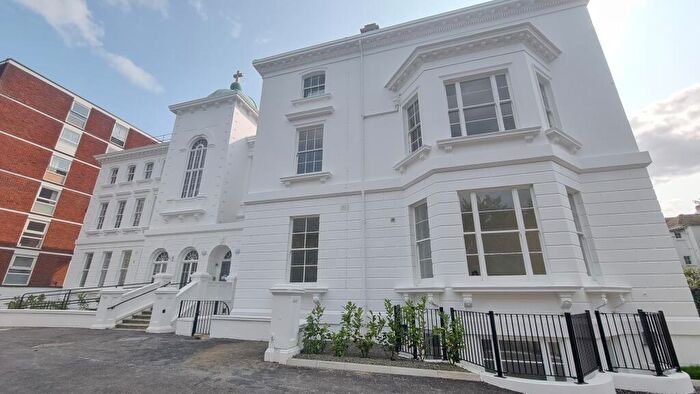 3 Bedroom Flat To Rent In Hartington Place, Eastbourne, BN21