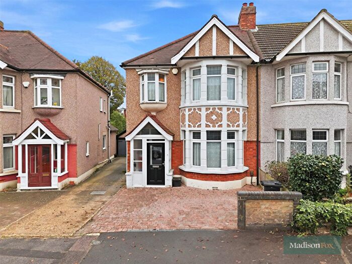 4 Bedroom End Terrace House For Sale In Kenwood Gardens, Ilford, IG2
