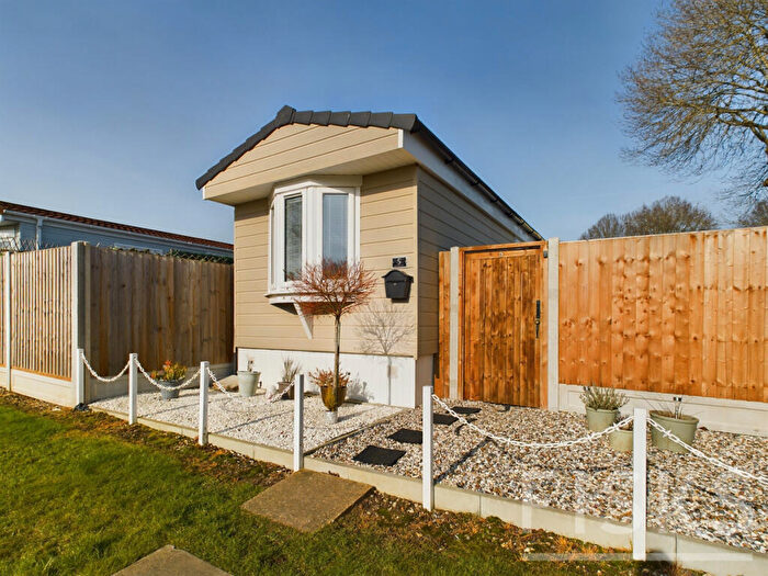 1 Bedroom Park Home For Sale In Kingsleigh Park Homes, Benfleet, SS7