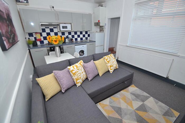 1 Bedroom Flat To Rent In Tewkesbury Street, Cathays, Cardiff, CF24