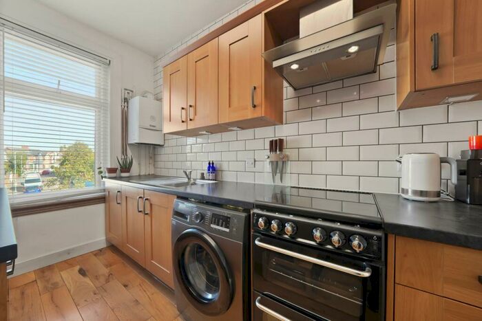 2 Bedroom Apartment To Rent In The Drive, Ilford, IG1