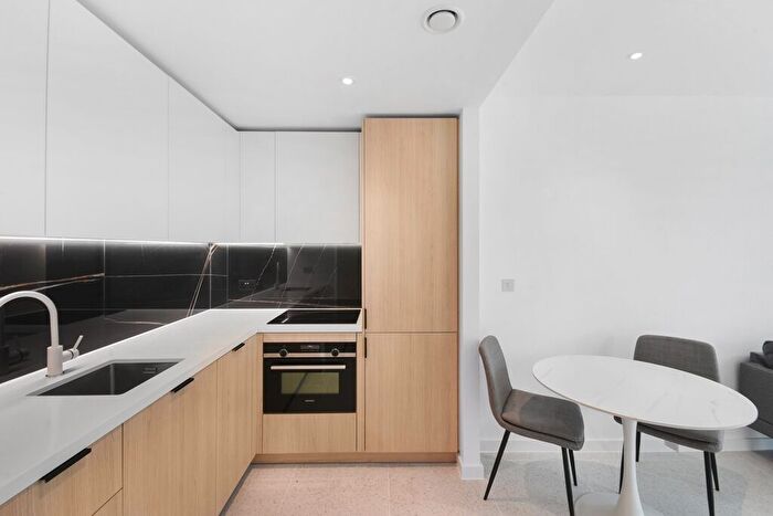Studio To Rent In Cendal Crescent, London, E1