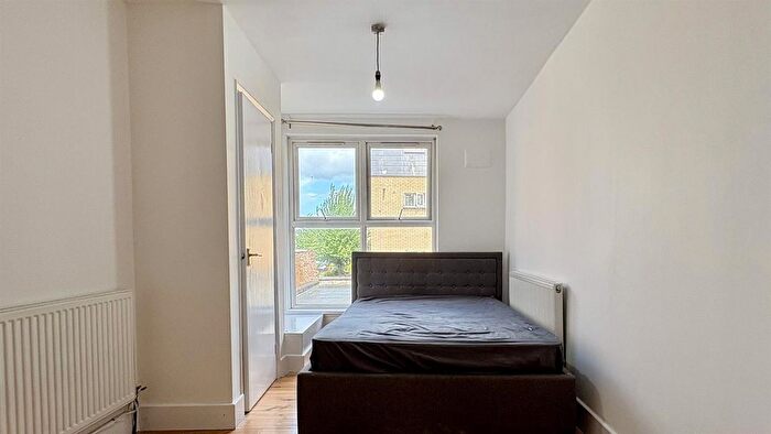 2 Bedroom Flat To Rent In East India Dock Road, London, E14