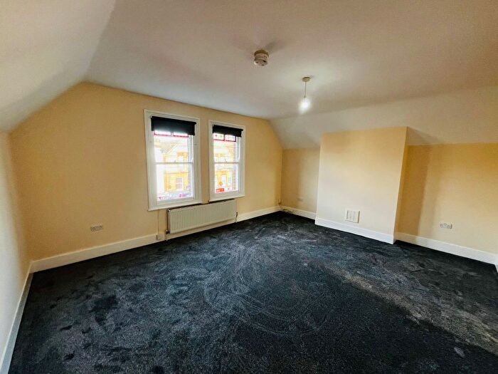 Studio To Rent In Greyhound Lane, London, SW16