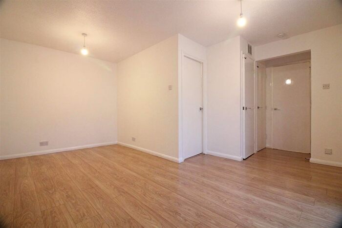 Studio To Rent In Ryeland Close, Yiewsley, West Drayton, UB7