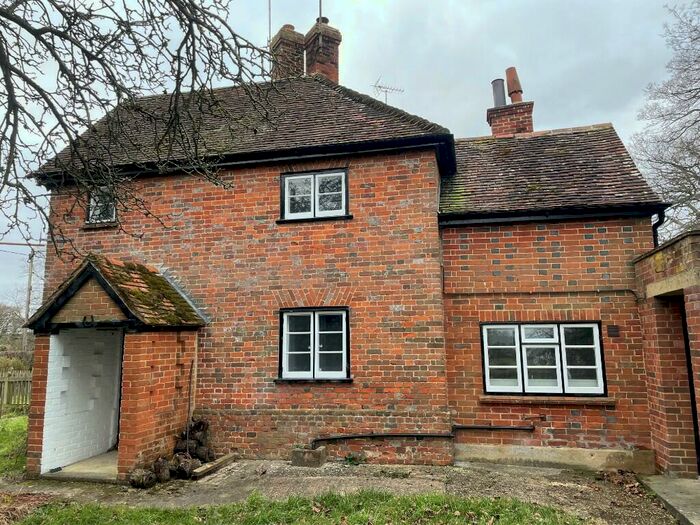 3 Bedroom End Of Terrace House To Rent In Smiths Green, Basingstoke, Hampshire, RG24