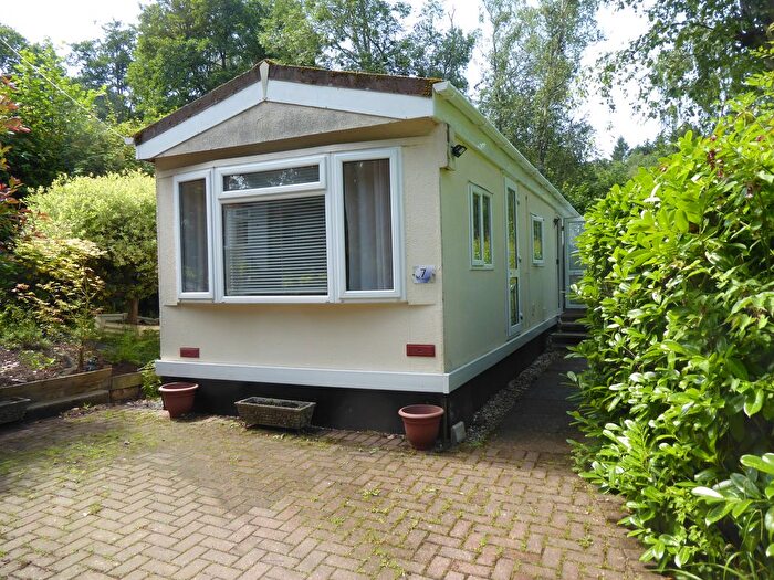 1 Bedroom Park Home For Sale In Turners Hill Park, Turners Hill, Crawley, RH10