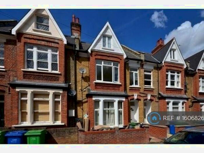 2 Bedroom Flat To Rent In Glengarry Road, London, SE22