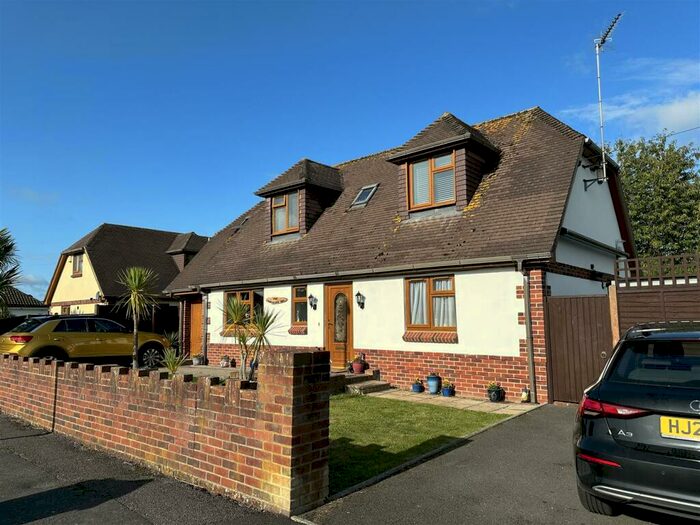3 Bedroom Detached House To Rent In Dorset Avenue, Ferndown, BH22